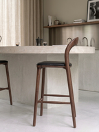 Ami barkruk - Walnut - Zwart leer