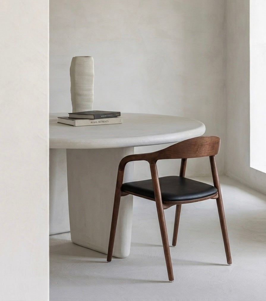 Ami eetkamerstoel - Walnut - Zwart leer