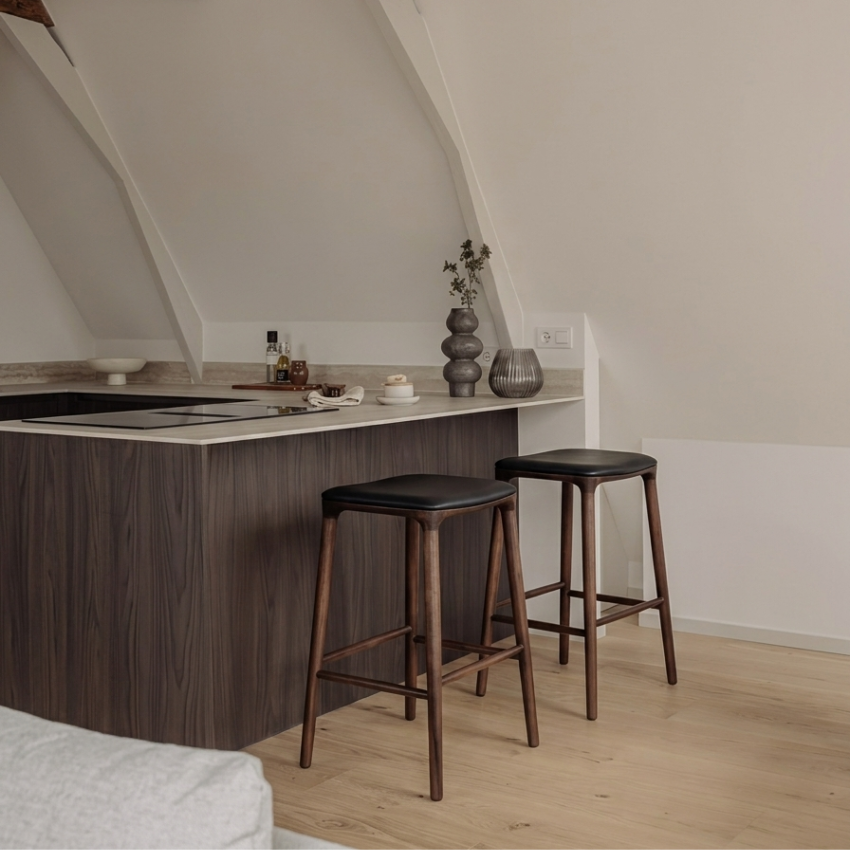 Yume barkruk - Zwart leer - Walnut