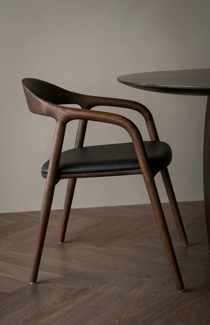 Ami eetkamerstoel - Walnut - Zwart leer