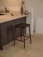 Yume barkruk - Zwart leer - Walnut