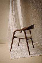 Ami eetkamerstoel - Walnut - Stoffen zitting