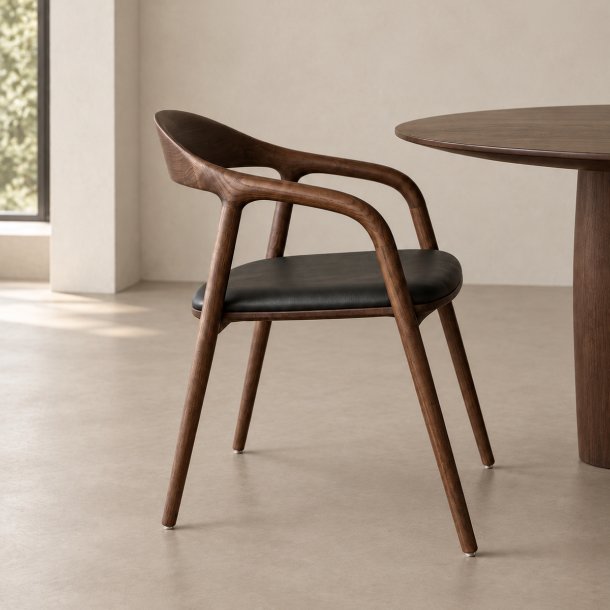 Ami eetkamerstoel - Walnut - Zwart leer