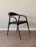 Ami eetkamerstoel - Walnut - Zwart leer