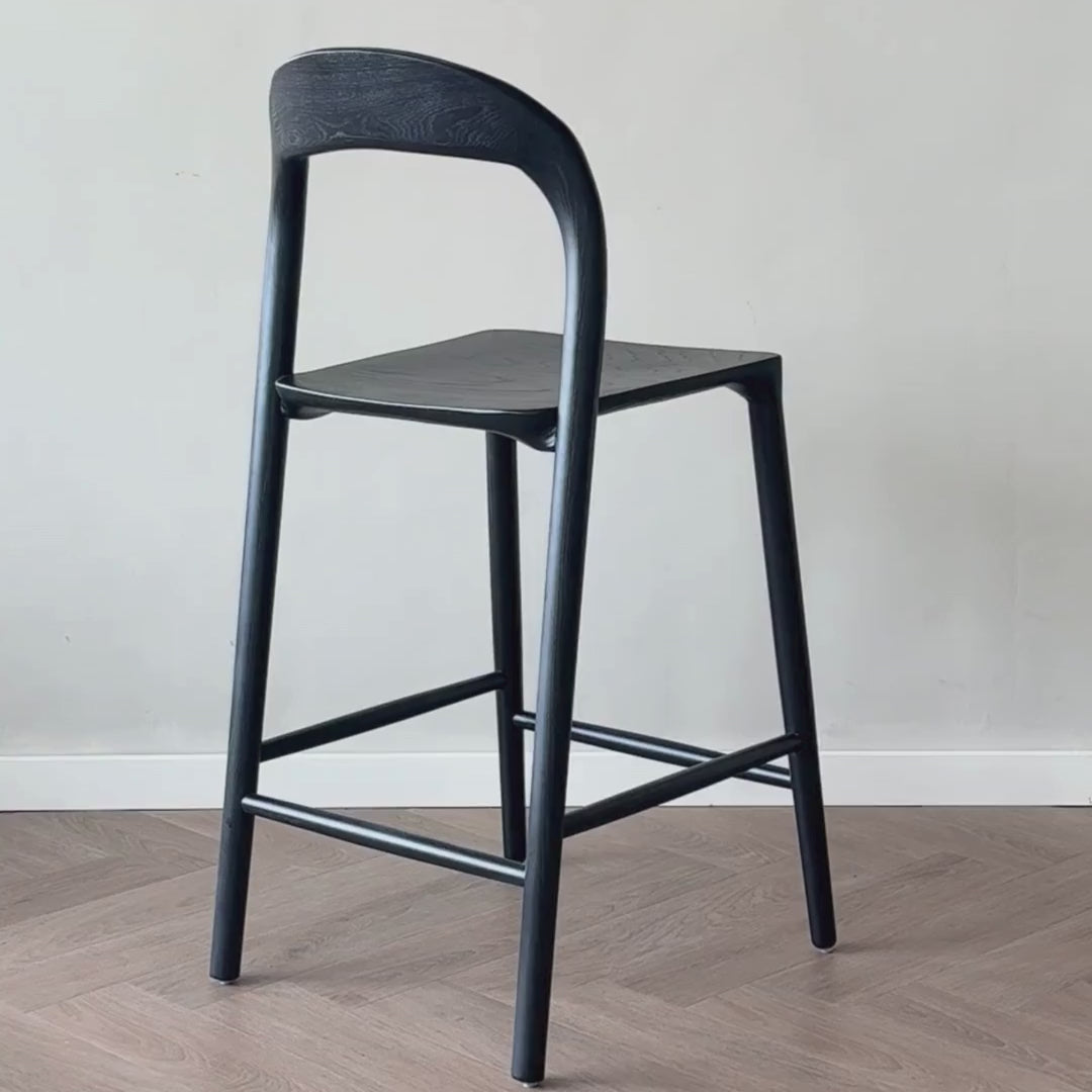 Video Ami barkruk zwart met houten zitting